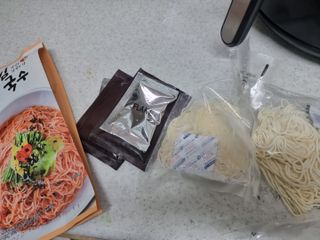 [한면원] 비빔국수 2인분 — 5점을 준 리뷰어가 2022년 8월 올린 사용 사진
