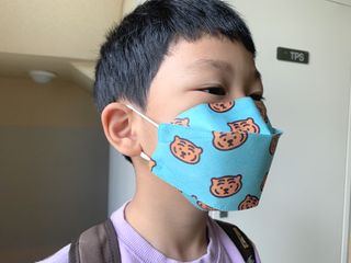 [숨그림]  덴탈마스크 짱구 우리아이 그리고 내가 쓰는 믿을수있는 케릭터 마스크  16종 — 5점을 준 리뷰어가 2021년 10월 올린 사용 사진