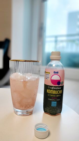 더그레잇티 콤부차 [매일유업] 더그레잇티 44kcal 콤부차 300ml *12개입 (오리지널 6개+베리리치 6개) — 5점을 준 리뷰어가 2023년 8월 올린 사용 사진