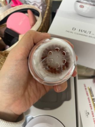 디하우트 랩 디하우트랩 클렌징 피부관리기 진동클렌저 실리콘+2종 인조모 브러시 — 4.5점을 준 리뷰어가 2021년 11월 올린 사용 사진