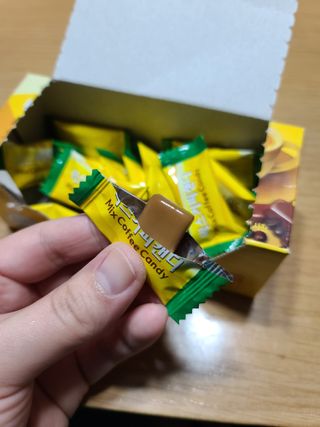 (주) 피치코리아 믹스커피캔디76g x2개입 — 4점을 준 리뷰어가 2022년 11월 올린 사용 사진