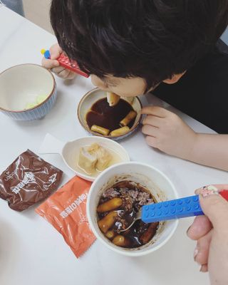 유비쿡 컵떡볶이 매운컵떡볶이2개/ 짜장컵떡볶이 2개  총 4개세트 — 5점을 준 리뷰어가 2021년 5월 올린 사용 사진