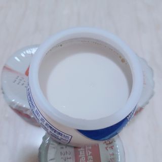 매일바이오 그릭요거트 오리지널 플레인 4개, 로스터리 커피믹스 4개 — 5점을 준 리뷰어가 2021년 12월 올린 사용 사진