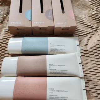 [후르디아] 끈적임 없는 착한성분 비건  핸드크림 3종 — 5점을 준 리뷰어가 2023년 2월 올린 사용 사진