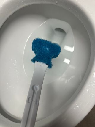 [3M] 스카치브라이트 크린스틱 향기톡톡 변기청소 핸들1 + 리필 16개 (라벤더/레몬 중 택1) — 5점을 준 리뷰어가 2024년 8월 올린 사용 사진