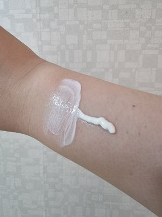 리더스코스메틱 리더스 카밍 바이오틱스 선 에센스 SPF 50+ PA++++ — 5점을 준 리뷰어가 2022년 6월 올린 사용 사진