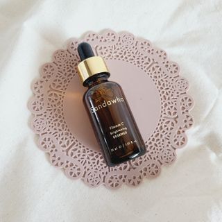 스킨큐어 산다화 비타민c 화이트닝 에센스 30ml — 5점을 준 리뷰어가 2022년 1월 올린 사용 사진