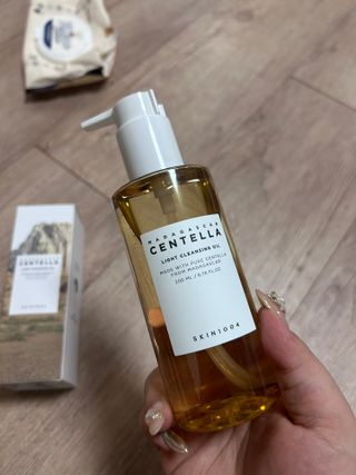 스킨1004 [SKIN1004] 마다가스카르 센텔라 라이트 클렌징 오일 200ml — 5점을 준 리뷰어가 2024년 7월 올린 사용 사진