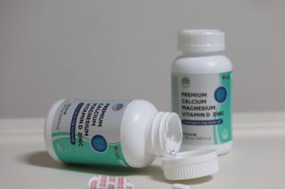 서울약사신협 네이처픽_칼슘마그네슘비타민D_1,305mg x 120캡슐 — 4.5점을 준 리뷰어가 2021년 9월 올린 사용 사진