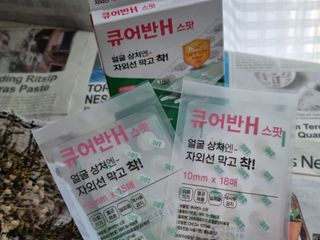 [큐어반H 스팟] 자외선 99프로 차단되는 스틱타입 스팟밴드(1팩 / 66매입) — 5점을 준 리뷰어가 2022년 11월 올린 사용 사진