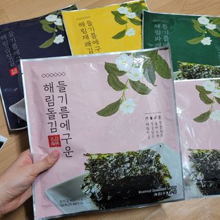 [해림맛김] 들기름에 구운 바삭바삭 김 4종 세트 + 1종 랜덤발송 총5개입 — 5점을 준 리뷰어가 2021년 2월 올린 사용 사진