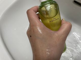 스킨큐어 산다화 순한 클렌징 동백 오일 200ml — 5점을 준 리뷰어가 2023년 3월 올린 사용 사진