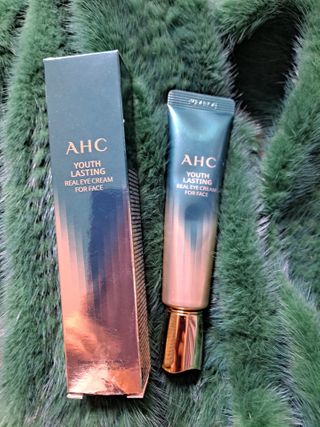 [NEW 탄력유턴 아이크림] AHC 유스 래스팅 리얼 아이크림 포 페이스 — 5점을 준 리뷰어가 2021년 2월 올린 사용 사진