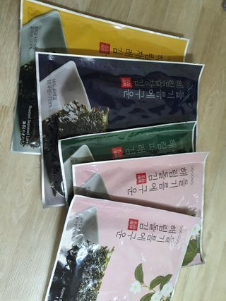 [해림맛김] 들기름에 구운 바삭바삭 김 4종 세트 + 1종 랜덤발송 총5개입 — 5점을 준 리뷰어가 2021년 2월 올린 사용 사진