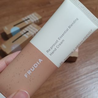 [후르디아] 끈적임 없는 착한성분 비건  핸드크림 3종 — 5점을 준 리뷰어가 2021년 1월 올린 사용 사진