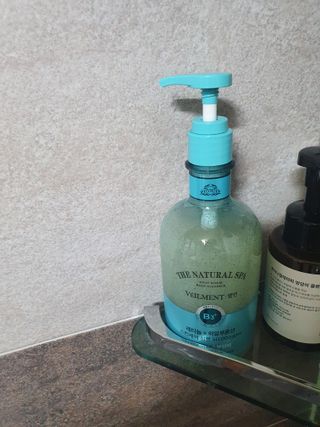 벨먼 내추럴스파 수분광채 스크럽 바디워시 600ml 5종 — 4.5점을 준 리뷰어가 2022년 5월 올린 사용 사진