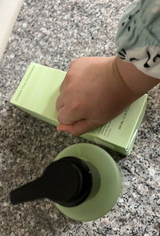 프리마인 메이크업과 들뜨는 각질까지 한방에 깐달걀로! 순하기까지한 셀베이스 그린티클렌저(200ml) — 5점을 준 리뷰어가 2023년 1월 올린 사용 사진