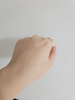 스킨큐어 산다화 비타민c 화이트닝 에센스 30ml — 5점을 준 리뷰어가 2023년 12월 올린 사용 사진