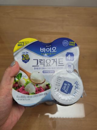 매일바이오 그릭요거트 오리지널 플레인 4개, 로스터리 커피믹스 4개 — 5점을 준 리뷰어가 2021년 12월 올린 사용 사진