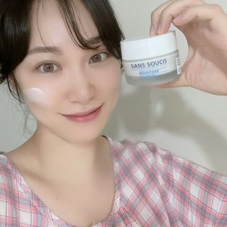 산수시 아쿠아 베네핏 24h 수부지 물광 속건조 수분크림 50ml — 5점을 준 리뷰어가 2021년 7월 올린 사용 사진