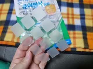 [큐어반H 커팅] 간편하게 떼서 쓰는 자외선차단 습윤밴드 (1팩/30매입) — 4점을 준 리뷰어가 2022년 11월 올린 사용 사진