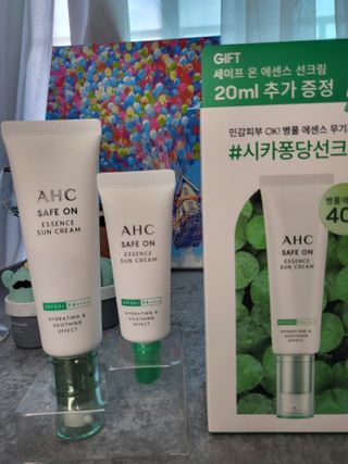 [AHC] 세이프온 에센스 선크림 올리브영 스페셜 증정 기획세트 — 4.5점을 준 리뷰어가 2022년 6월 올린 사용 사진