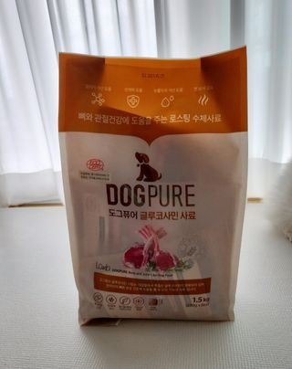 도그퓨어 피부와모질/혼합유산균/글루코사민 유기농 로스팅 사료 — 4.5점을 준 리뷰어가 2021년 9월 올린 사용 사진