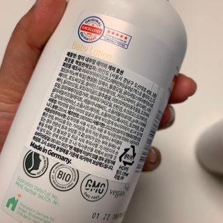 mom e 맘이 내추럴 베이비 케어 샴푸앤바스+로션 — 5점을 준 리뷰어가 2021년 1월 올린 사용 사진
