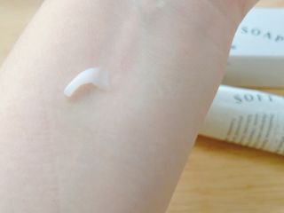 멈칫(MUMCHIT) 넥퍼퓸 NECKPERFUME 2가지 향 — 5점을 준 리뷰어가 2021년 11월 올린 사용 사진