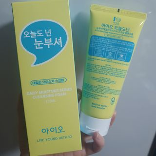 IO 아이오 오늘도 넌 눈부셔 - 데일리 스크럽 클렌징폼 — 5점을 준 리뷰어가 2021년 2월 올린 사용 사진