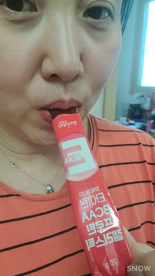 [인디닥터] 타이탄 BCAA 프로틴 젤리스틱 — 5점을 준 리뷰어가 2022년 5월 올린 사용 사진