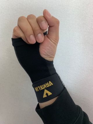 반테린서포터 손목 — 5점을 준 리뷰어가 2022년 4월 올린 사용 사진