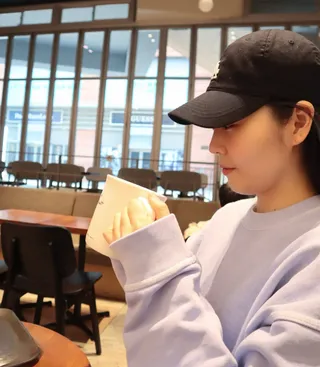 MAPLESYRUPFACTORY 메이플 피그먼트 맨투맨 8.COL — 5점을 준 리뷰어가 2022년 12월 올린 사용 사진