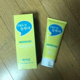 IO 아이오 오늘도 넌 눈부셔 - 데일리 스크럽 클렌징폼 — 5점을 준 리뷰어가 2021년 2월 올린 사용 사진