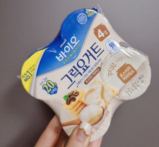 매일바이오 그릭요거트 오리지널 플레인 4개, 로스터리 커피믹스 4개 — 5점을 준 리뷰어가 2021년 12월 올린 사용 사진