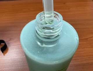 프리마인 메이크업과 들뜨는 각질까지 한방에 깐달걀로! 순하기까지한 셀베이스 그린티클렌저(200ml) — 5점을 준 리뷰어가 2023년 5월 올린 사용 사진