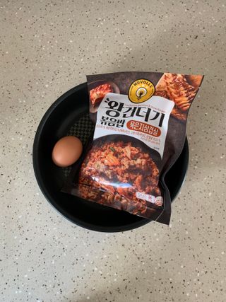 한성기업 무볼레 왕건더기 볶음밥 묵은지삼겹살 — 5점을 준 리뷰어가 2021년 10월 올린 사용 사진