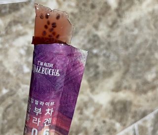 엘리샤코이 아임얼라이브 콤부차 콜라겐 506 스틱젤리 석류 — 5점을 준 리뷰어가 2021년 6월 올린 사용 사진