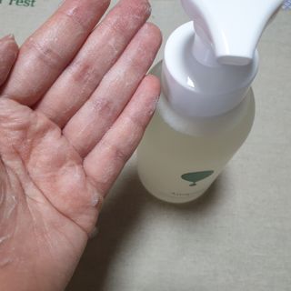 아미퓨어 [라이브] 피부장벽 강화를 위한 머랭 버블 클렌저 천연계면활성제로 온가족 사용가능 — 5점을 준 리뷰어가 2021년 7월 올린 사용 사진