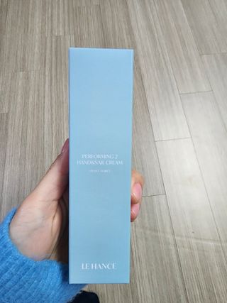 르핸스 퍼포밍 2 핸드&네일 비반트포렛/베티버포그 — 5점을 준 리뷰어가 2023년 1월 올린 사용 사진