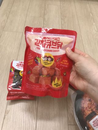 [서울시스터즈] CU 김치 4총사 세트-김치볶음밥, 김치큐브닭, 김치바삭김, 김치아몬드 — 5점을 준 리뷰어가 2021년 9월 올린 사용 사진