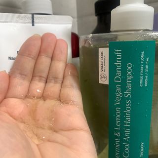 닥터시드 페퍼민트 앤 레몬 비건 비듬케어 쿨 탈모 샴푸 (1000ml) — 5점을 준 리뷰어가 2024년 1월 올린 사용 사진