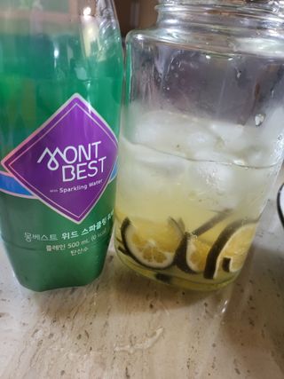 몽베스트 Montbest with Sparkling water Plain 20병 — 5점을 준 리뷰어가 2021년 11월 올린 사용 사진