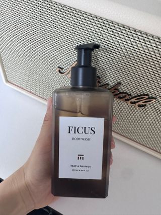 테이크어샤워 [스마트스토어+무배] 피쿠스 바디워시 FICUS BODY WASH 250ML — 5점을 준 리뷰어가 2025년 10월 올린 사용 사진