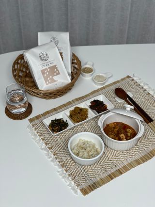 고림상점 풍부한 햇살과 바닷바람이 키우는 강화 교동 쌀 [백미1kg, 현미 1kg] 세트 — 4점을 준 리뷰어가 2021년 12월 올린 사용 사진