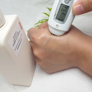 로우퀘스트 베리어 인핸싱 토너투에센스 200ml — 5점을 준 리뷰어가 2023년 10월 올린 사용 사진