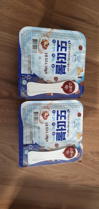 남양유업 또깍 접어 떠먹는 불가리스 2종 — 5점을 준 리뷰어가 2021년 1월 올린 사용 사진