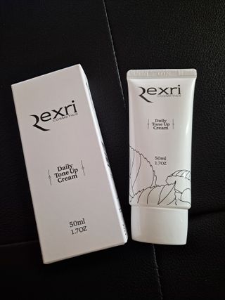 렉스리 데일리 톤업 크림 Rexri Daily Tone Up Cream — 5점을 준 리뷰어가 2022년 7월 올린 사용 사진