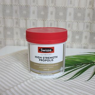 Swisse 스위스 고함량 프로폴리스 2,000mg 210정 — 5점을 준 리뷰어가 2021년 11월 올린 사용 사진