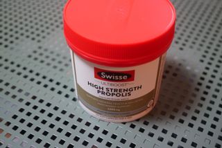 Swisse 스위스 고함량 프로폴리스 2,000mg 210정 — 5점을 준 리뷰어가 2021년 11월 올린 사용 사진